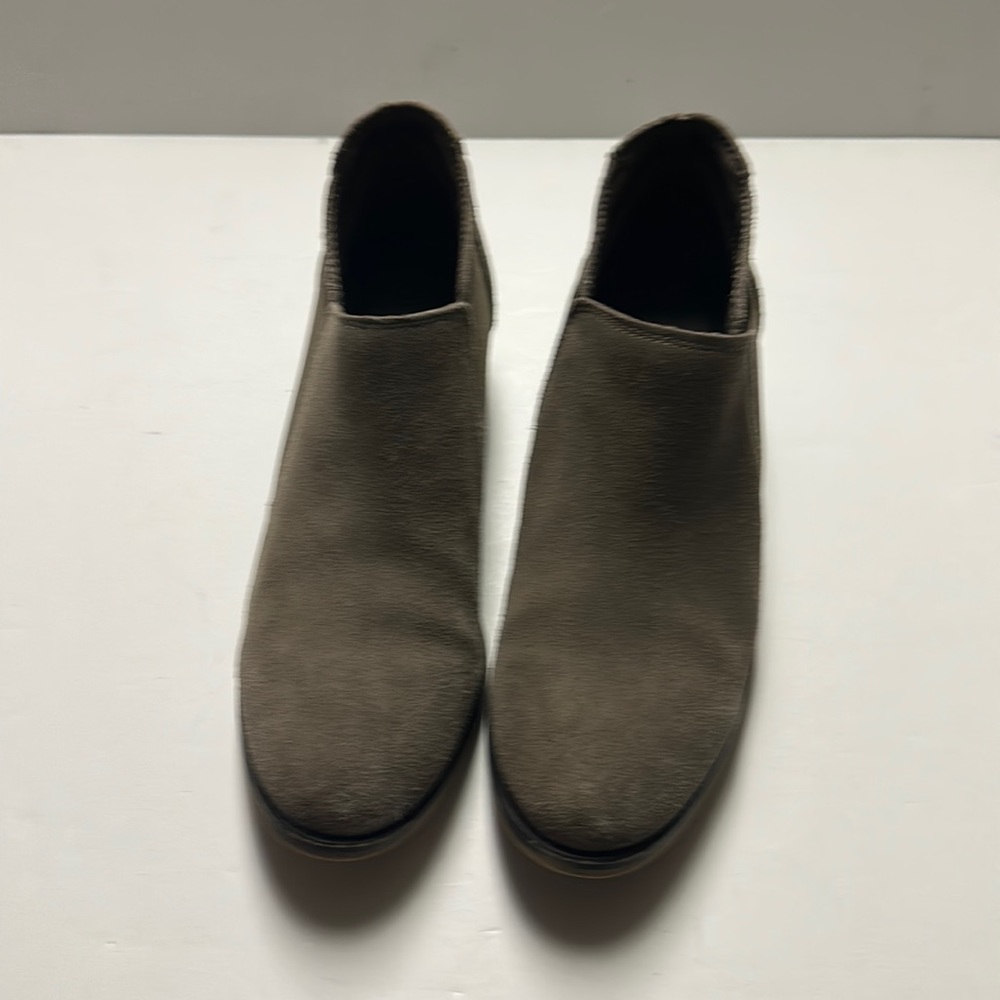 Women’s Ankle Boot size 10 brand: Vintage 7 eight